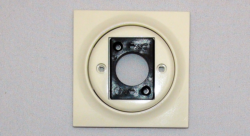 XLR-Dose GIRA Trias cremeweiss