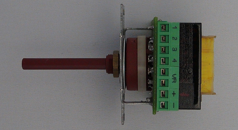 Lautstärkesteller<br>
          mit Vorrangrelais mono 100 V 100 W